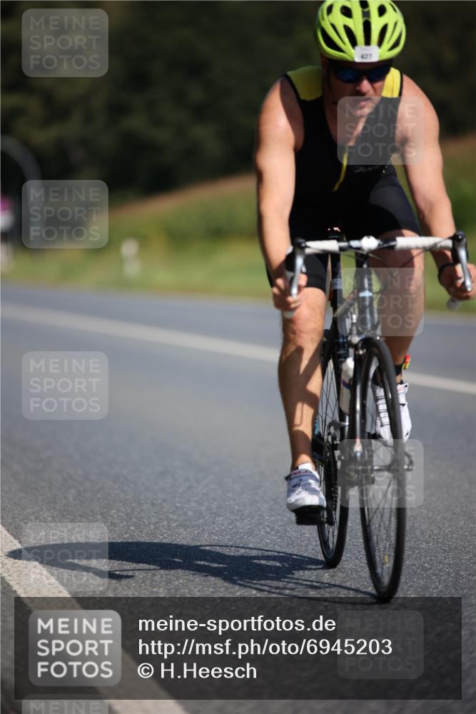 01.09.2024 - 17. Tribühne Triathlon H.Heesch http://msf.ph/oto/6945203 01.09.2024 11:42:47 Radfahren 427, 478 meine-sportfotos.de