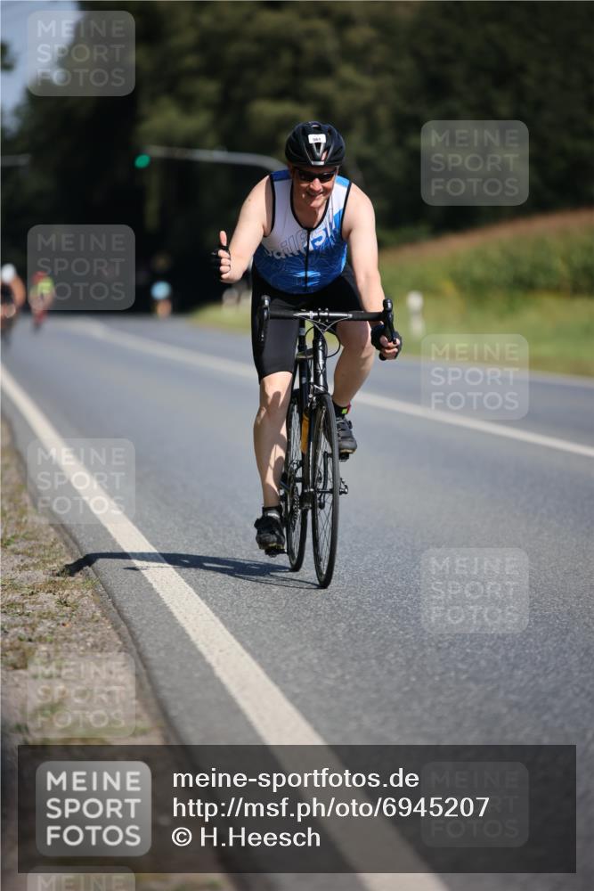 01.09.2024 - 17. Tribühne Triathlon H.Heesch http://msf.ph/oto/6945207 01.09.2024 11:46:00 Radfahren 332, 561 meine-sportfotos.de