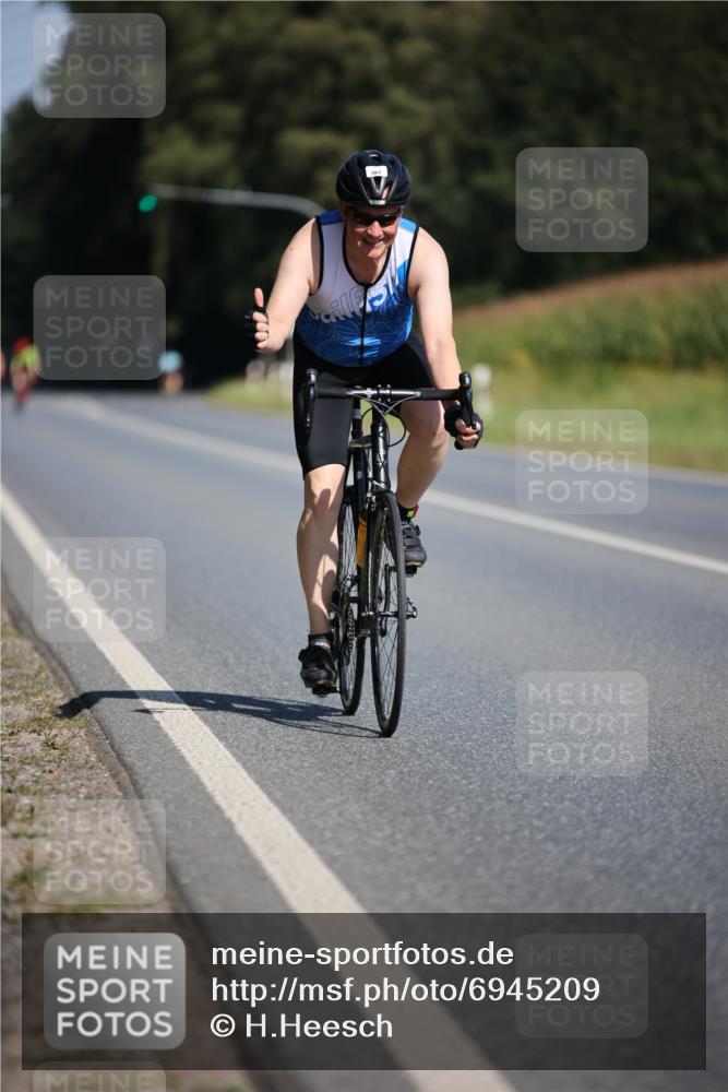 01.09.2024 - 17. Tribühne Triathlon H.Heesch http://msf.ph/oto/6945209 01.09.2024 11:46:00 Radfahren 332, 561 meine-sportfotos.de
