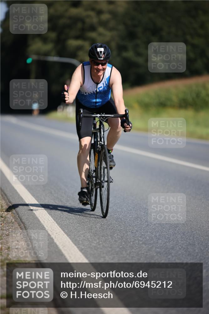 01.09.2024 - 17. Tribühne Triathlon H.Heesch http://msf.ph/oto/6945212 01.09.2024 11:46:00 Radfahren 332, 561 meine-sportfotos.de