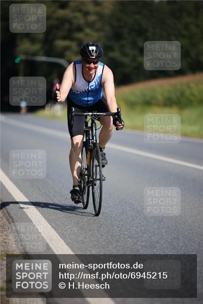 01.09.2024 - 17. Tribühne Triathlon H.Heesch http://msf.ph/oto/6945215 01.09.2024 11:46:00 Radfahren 332, 561 meine-sportfotos.de