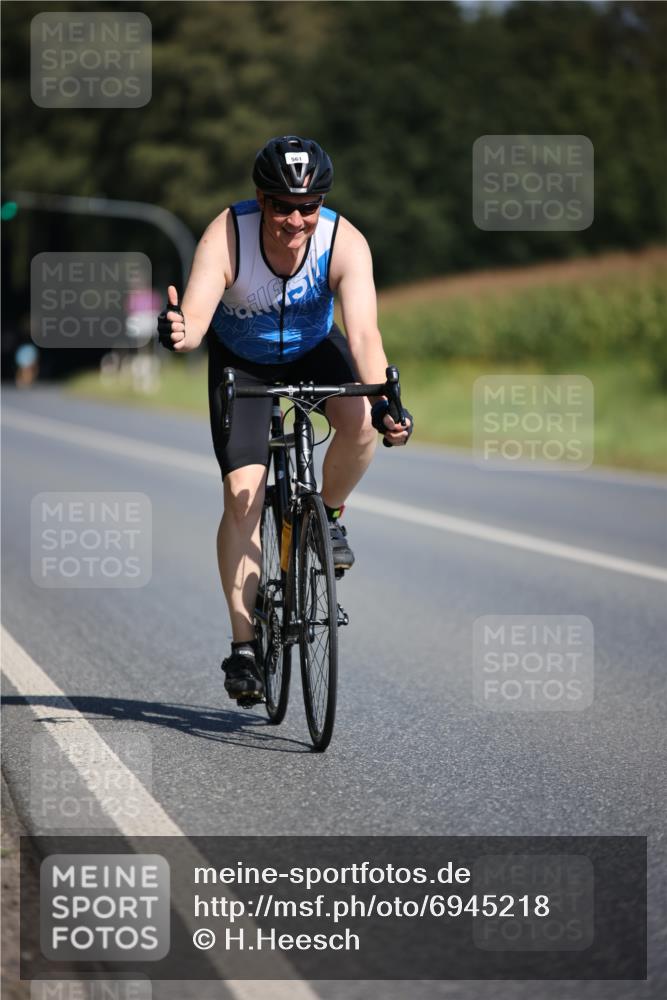 01.09.2024 - 17. Tribühne Triathlon H.Heesch http://msf.ph/oto/6945218 01.09.2024 11:46:00 Radfahren 332, 561 meine-sportfotos.de
