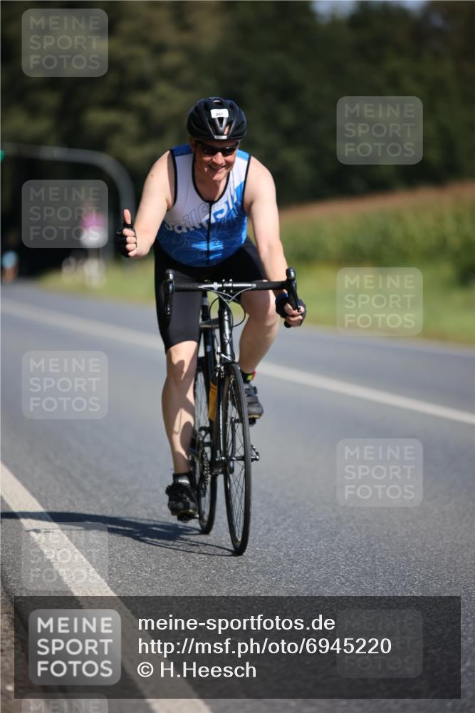 01.09.2024 - 17. Tribühne Triathlon H.Heesch http://msf.ph/oto/6945220 01.09.2024 11:46:00 Radfahren 332, 561 meine-sportfotos.de