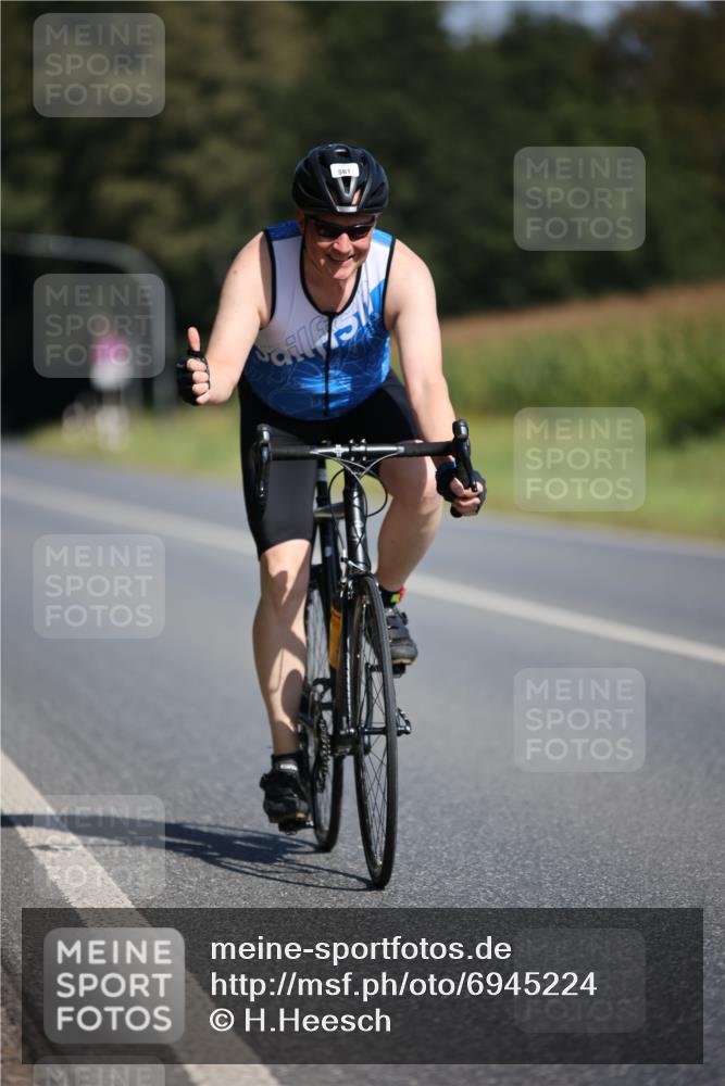 01.09.2024 - 17. Tribühne Triathlon H.Heesch http://msf.ph/oto/6945224 01.09.2024 11:46:00 Radfahren 332, 561 meine-sportfotos.de