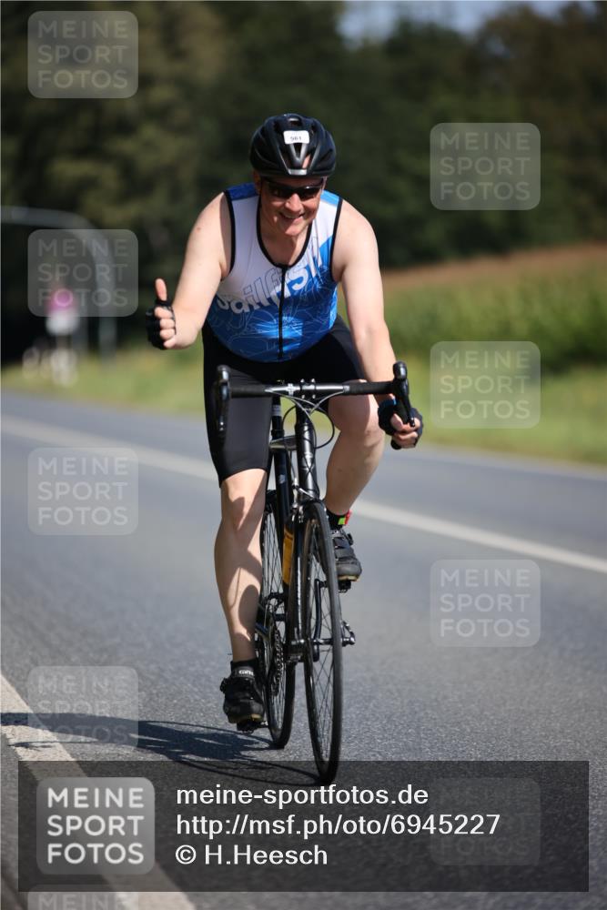 01.09.2024 - 17. Tribühne Triathlon H.Heesch http://msf.ph/oto/6945227 01.09.2024 11:46:00 Radfahren 332, 561 meine-sportfotos.de