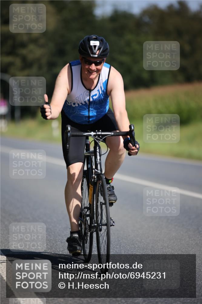 01.09.2024 - 17. Tribühne Triathlon H.Heesch http://msf.ph/oto/6945231 01.09.2024 11:46:00 Radfahren 332, 561 meine-sportfotos.de