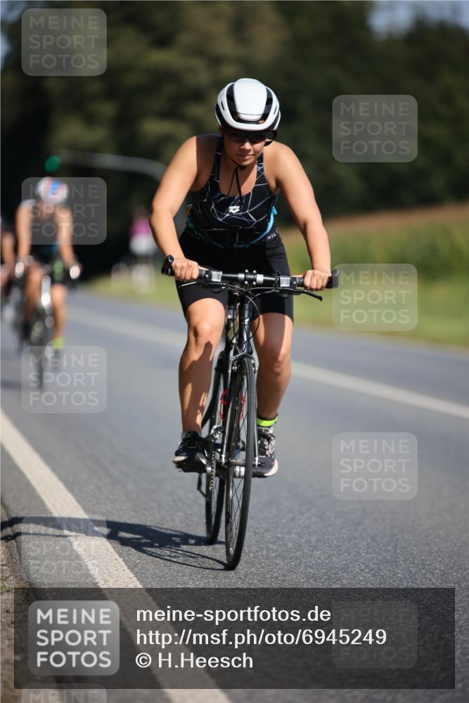 01.09.2024 - 17. Tribühne Triathlon H.Heesch http://msf.ph/oto/6945249 01.09.2024 11:46:09 Radfahren 332, 342, 422, 491, 492, 493, 525, 607 meine-sportfotos.de