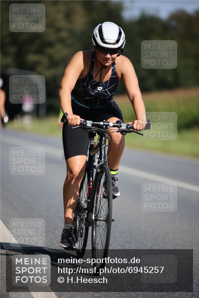 01.09.2024 - 17. Tribühne Triathlon H.Heesch http://msf.ph/oto/6945257 01.09.2024 11:46:09 Radfahren 332, 342, 422, 491, 492, 493, 525, 607 meine-sportfotos.de