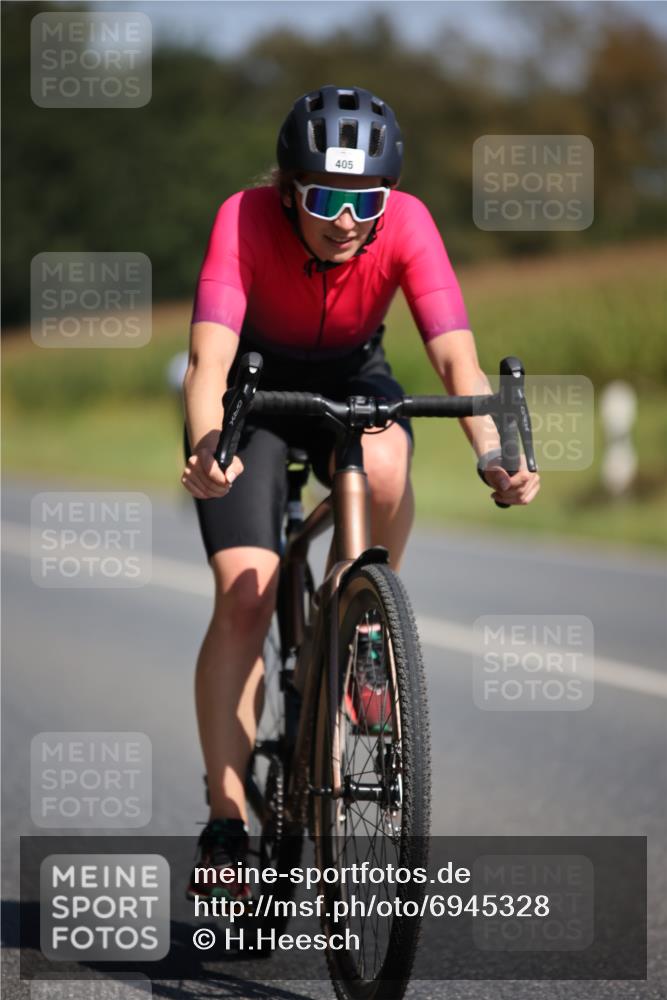 01.09.2024 - 17. Tribühne Triathlon H.Heesch http://msf.ph/oto/6945328 01.09.2024 11:46:23 Radfahren 405, 466, 498, 552 meine-sportfotos.de