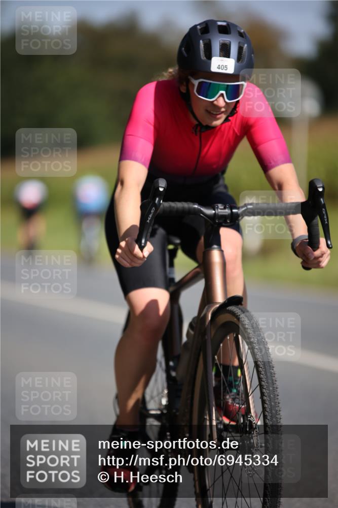 01.09.2024 - 17. Tribühne Triathlon H.Heesch http://msf.ph/oto/6945334 01.09.2024 11:46:23 Radfahren 405, 466, 498, 552 meine-sportfotos.de