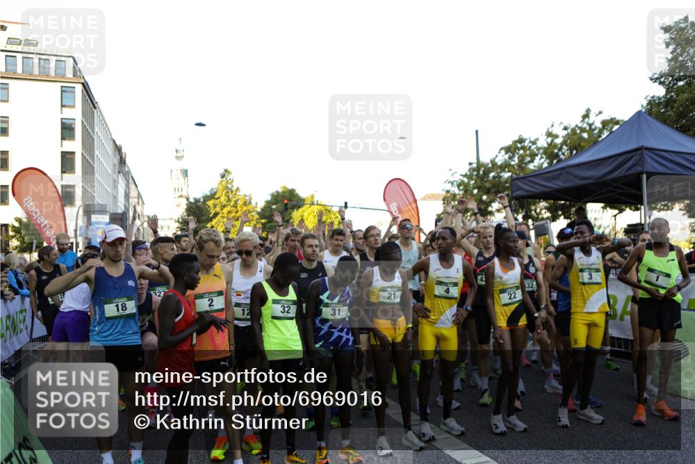 01.09.2024 - BARMER Alsterlauf Kathrin Stürmer Photography http://msf.ph/oto/6969016 01.09.2024 08:57:17 Ziel  meine-sportfotos.de