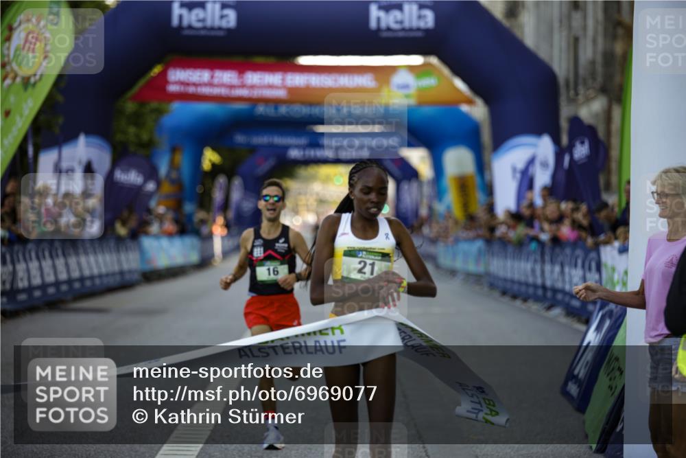 01.09.2024 - BARMER Alsterlauf Kathrin Stürmer Photography http://msf.ph/oto/6969077 01.09.2024 09:31:30 Ziel 2492, 2626, 2951, 3481, 4168, 4450, 4458, 4675, 4834, 5274, 8217, 4, 12, 16, 21, 8078 meine-sportfotos.de