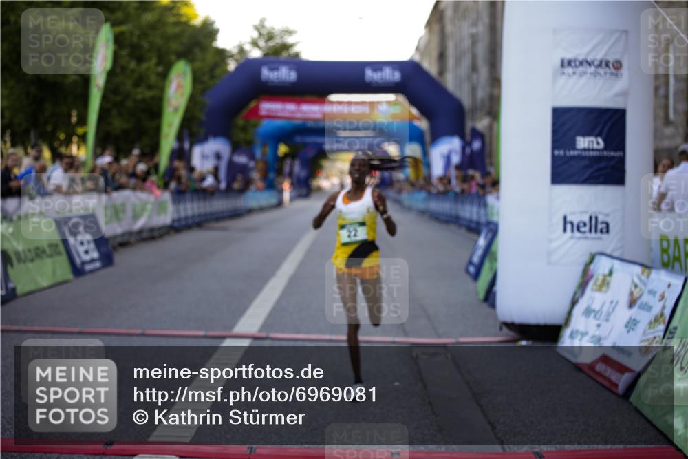 01.09.2024 - BARMER Alsterlauf Kathrin Stürmer Photography http://msf.ph/oto/6969081 01.09.2024 09:32:00 Ziel 1109, 2850, 3788, 4167, 4290, 4435, 4549, 4600, 4844, 5252, 5308, 8387, 22, 4793 meine-sportfotos.de