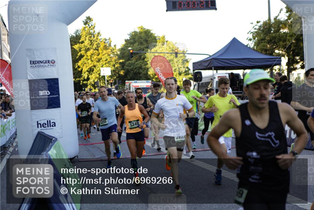 01.09.2024 - BARMER Alsterlauf Kathrin Stürmer Photography http://msf.ph/oto/6969266 01.09.2024 08:58:47 Ziel  meine-sportfotos.de