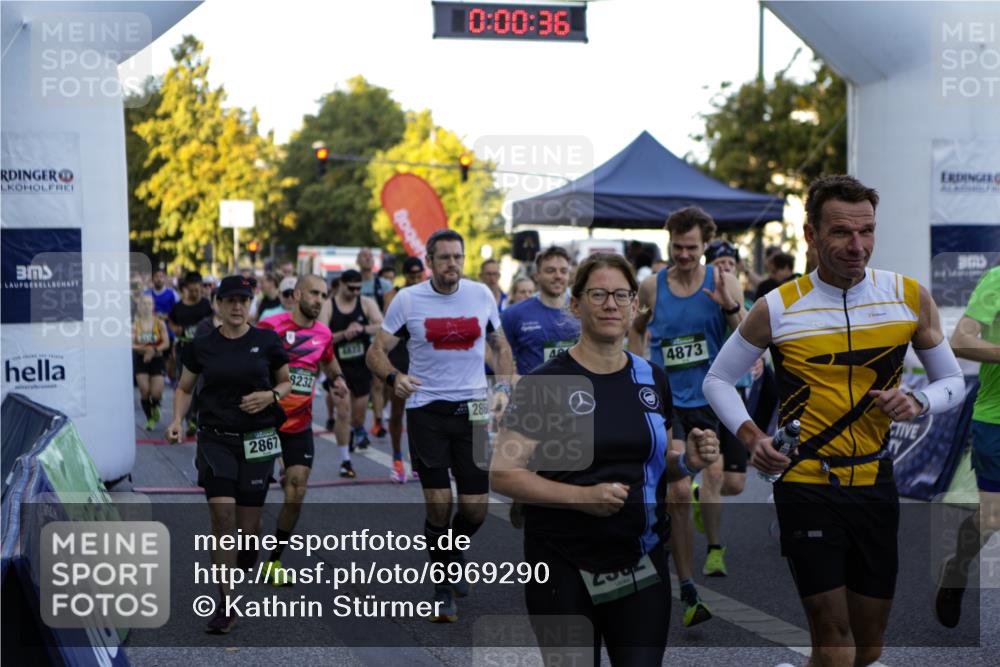 01.09.2024 - BARMER Alsterlauf Kathrin Stürmer Photography http://msf.ph/oto/6969290 01.09.2024 08:59:01 Ziel  meine-sportfotos.de