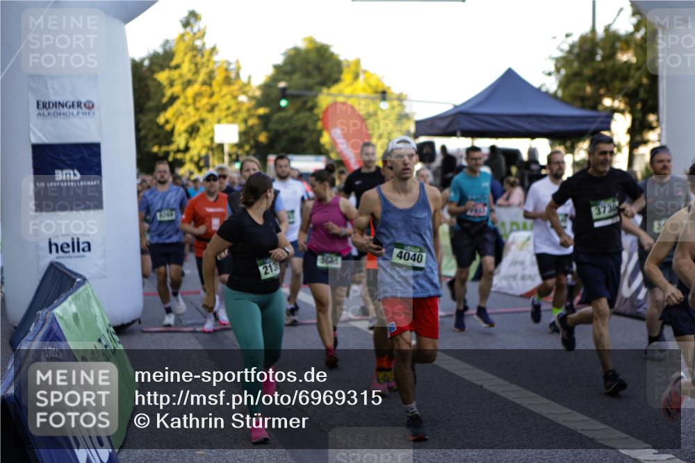 01.09.2024 - BARMER Alsterlauf Kathrin Stürmer Photography http://msf.ph/oto/6969315 01.09.2024 08:59:35 Ziel  meine-sportfotos.de