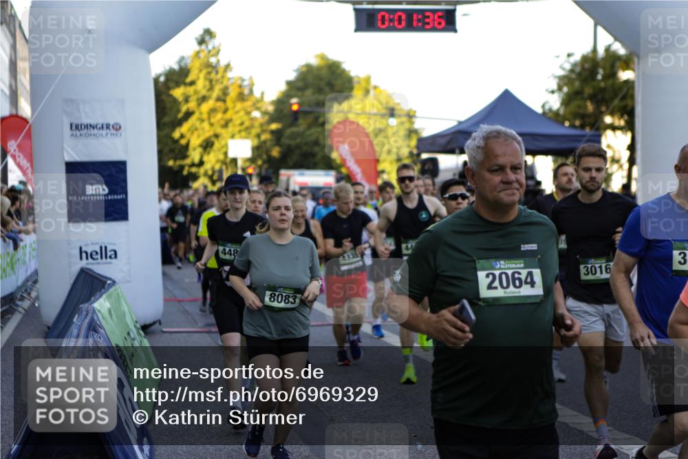 01.09.2024 - BARMER Alsterlauf Kathrin Stürmer Photography http://msf.ph/oto/6969329 01.09.2024 09:00:02 Ziel  meine-sportfotos.de