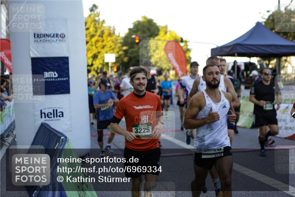 01.09.2024 - BARMER Alsterlauf Kathrin Stürmer Photography http://msf.ph/oto/6969334 01.09.2024 09:00:32 Ziel  meine-sportfotos.de
