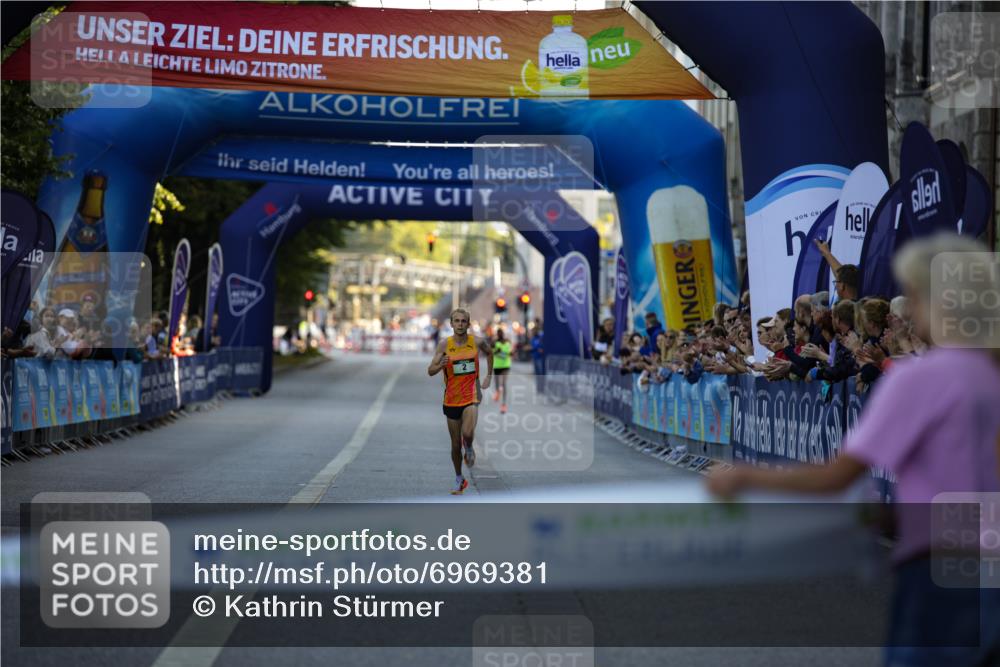 01.09.2024 - BARMER Alsterlauf Kathrin Stürmer Photography http://msf.ph/oto/6969381 01.09.2024 09:29:38 Ziel 3119, 3615, 4515, 4521, 4797, 4805, 4865, 4949, 5003, 5046, 5170, 8276, 8292, 2 meine-sportfotos.de
