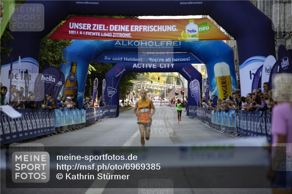 01.09.2024 - BARMER Alsterlauf Kathrin Stürmer Photography http://msf.ph/oto/6969385 01.09.2024 09:29:41 Ziel 3615, 4463, 4515, 4521, 4797, 4805, 4865, 4949, 5003, 5046, 5170, 8276, 2 meine-sportfotos.de