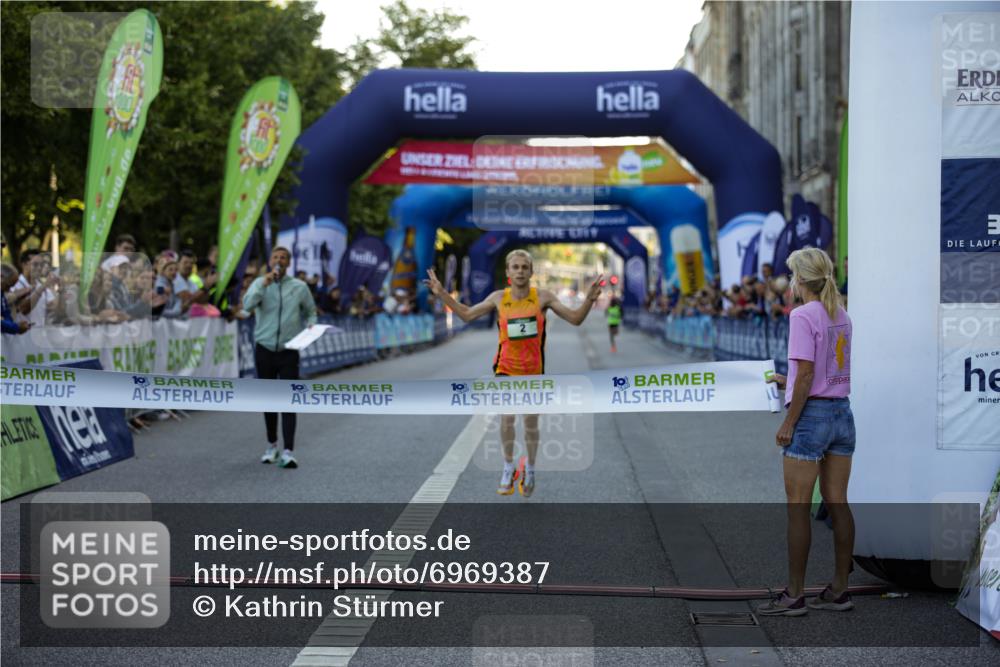 01.09.2024 - BARMER Alsterlauf Kathrin Stürmer Photography http://msf.ph/oto/6969387 01.09.2024 09:29:44 Ziel 3615, 4463, 4521, 4797, 4805, 4865, 5003, 5046, 5170, 8276, 2 meine-sportfotos.de