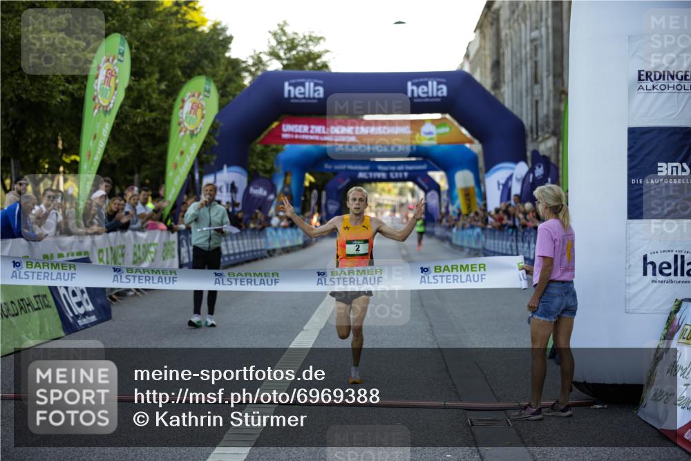 01.09.2024 - BARMER Alsterlauf Kathrin Stürmer Photography http://msf.ph/oto/6969388 01.09.2024 09:29:44 Ziel 3615, 4463, 4521, 4797, 4805, 4865, 5003, 5046, 5170, 8276, 2 meine-sportfotos.de