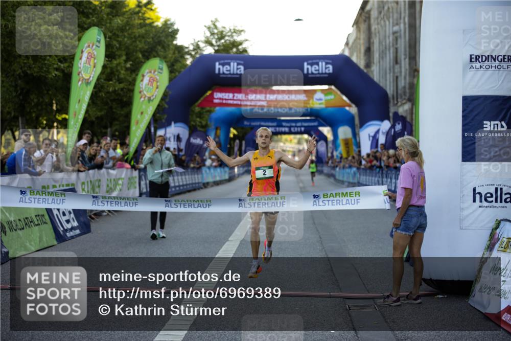 01.09.2024 - BARMER Alsterlauf Kathrin Stürmer Photography http://msf.ph/oto/6969389 01.09.2024 09:29:44 Ziel 3615, 4463, 4521, 4797, 4805, 4865, 5003, 5046, 5170, 8276, 2 meine-sportfotos.de