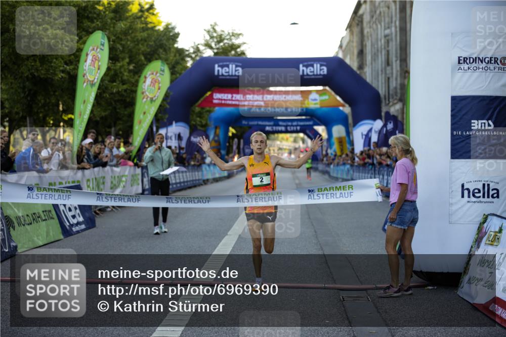01.09.2024 - BARMER Alsterlauf Kathrin Stürmer Photography http://msf.ph/oto/6969390 01.09.2024 09:29:45 Ziel 3615, 4463, 4521, 4797, 4805, 5046, 5170, 8276, 2 meine-sportfotos.de