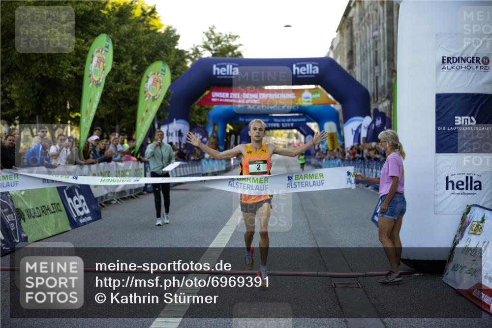 01.09.2024 - BARMER Alsterlauf Kathrin Stürmer Photography http://msf.ph/oto/6969391 01.09.2024 09:29:45 Ziel 3615, 4463, 4521, 4797, 4805, 5046, 5170, 8276, 2 meine-sportfotos.de