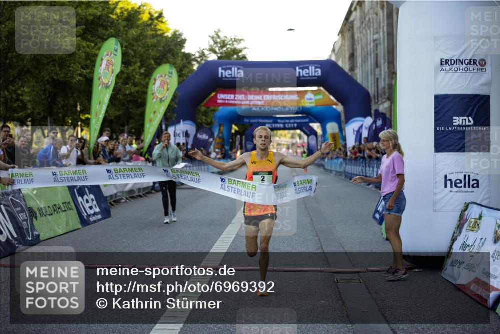 01.09.2024 - BARMER Alsterlauf Kathrin Stürmer Photography http://msf.ph/oto/6969392 01.09.2024 09:29:45 Ziel 3615, 4463, 4521, 4797, 4805, 5046, 5170, 8276, 2 meine-sportfotos.de