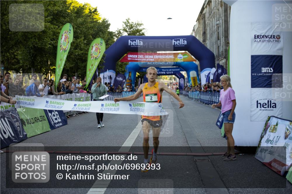 01.09.2024 - BARMER Alsterlauf Kathrin Stürmer Photography http://msf.ph/oto/6969393 01.09.2024 09:29:45 Ziel 3615, 4463, 4521, 4797, 4805, 5046, 5170, 8276, 2 meine-sportfotos.de