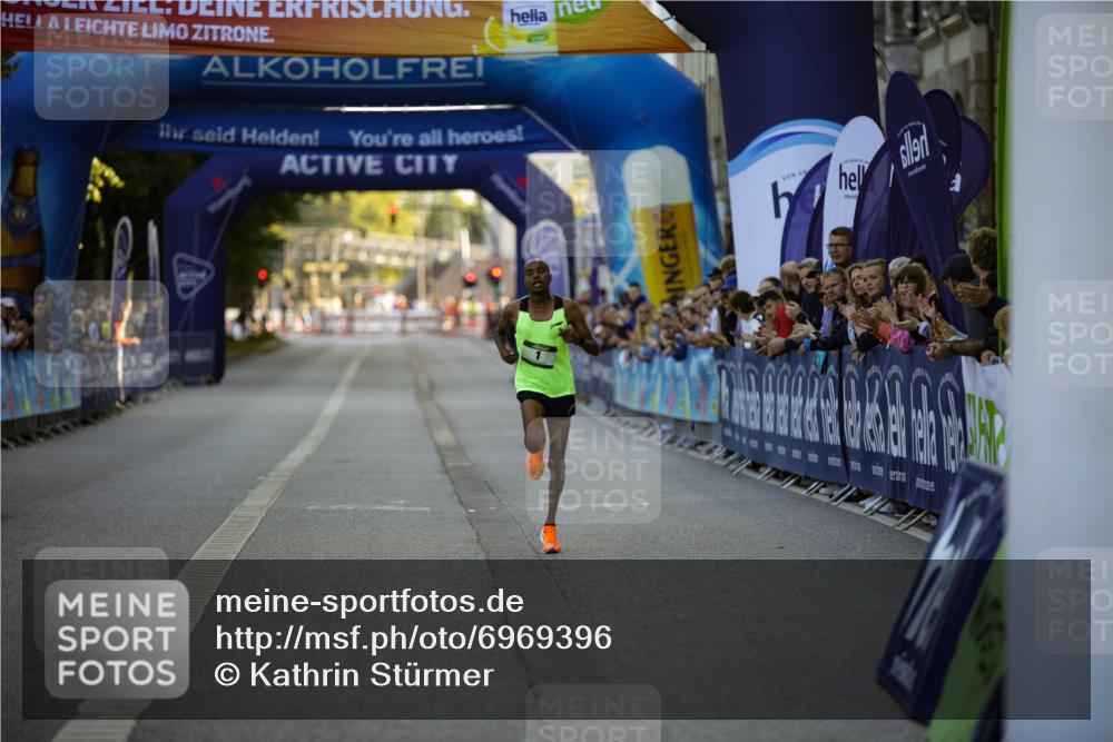01.09.2024 - BARMER Alsterlauf Kathrin Stürmer Photography http://msf.ph/oto/6969396 01.09.2024 09:29:53 Ziel 2107, 3802, 4463, 5046, 8276, 1 meine-sportfotos.de