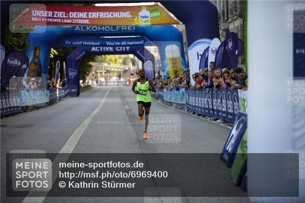 01.09.2024 - BARMER Alsterlauf Kathrin Stürmer Photography http://msf.ph/oto/6969400 01.09.2024 09:29:53 Ziel 2107, 3802, 4463, 5046, 8276, 1 meine-sportfotos.de