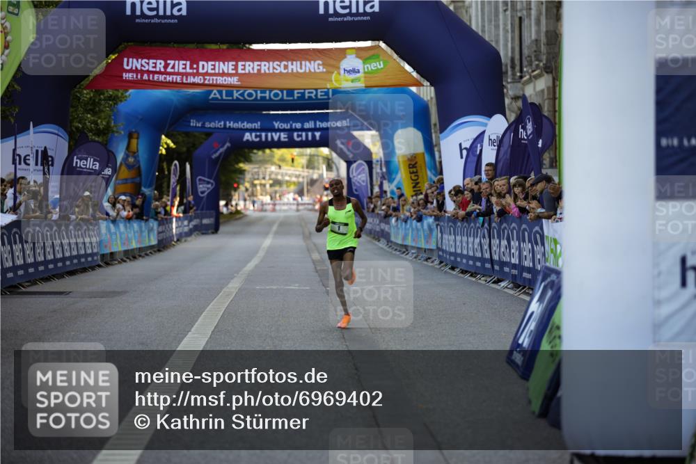 01.09.2024 - BARMER Alsterlauf Kathrin Stürmer Photography http://msf.ph/oto/6969402 01.09.2024 09:29:54 Ziel 2107, 3400, 3802, 4463, 8276, 1 meine-sportfotos.de
