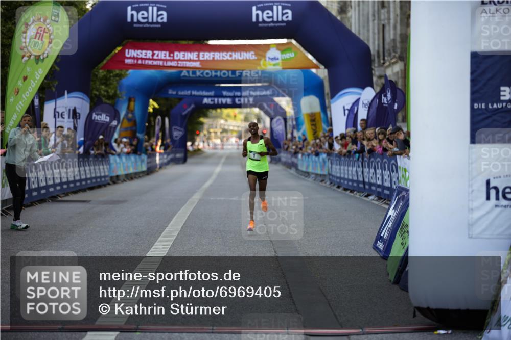 01.09.2024 - BARMER Alsterlauf Kathrin Stürmer Photography http://msf.ph/oto/6969405 01.09.2024 09:29:54 Ziel 2107, 3400, 3802, 4463, 8276, 1 meine-sportfotos.de