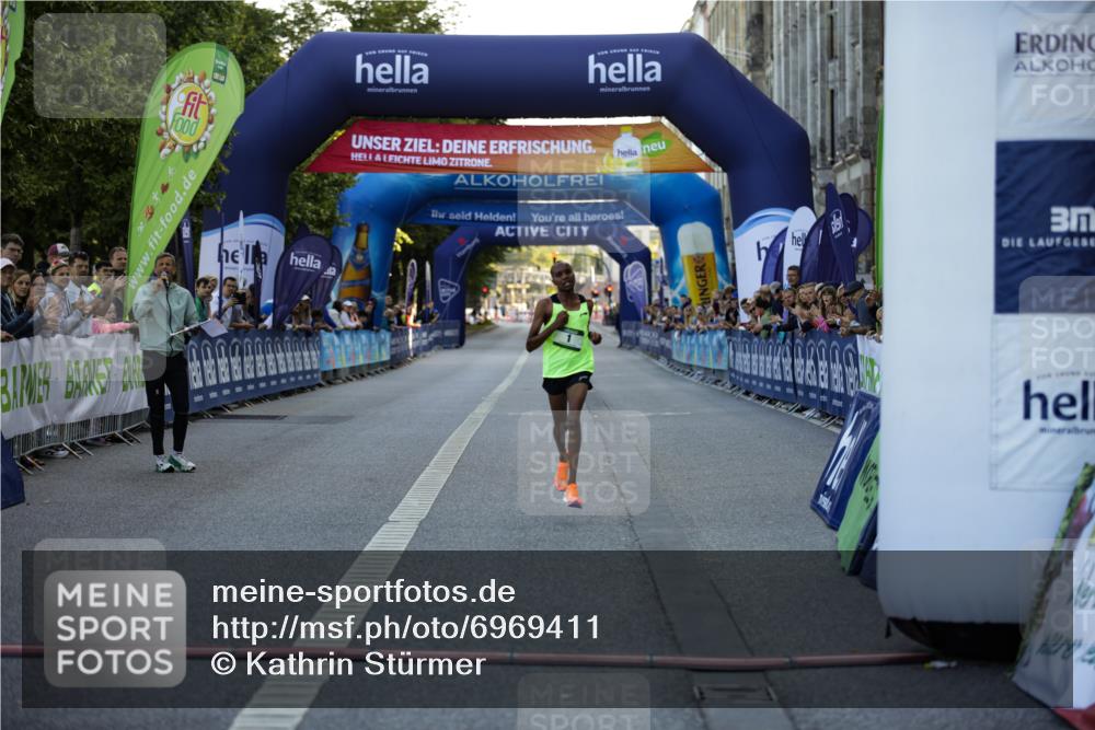 01.09.2024 - BARMER Alsterlauf Kathrin Stürmer Photography http://msf.ph/oto/6969411 01.09.2024 09:29:55 Ziel 2107, 3400, 3802, 4136, 4463, 8276, 1 meine-sportfotos.de
