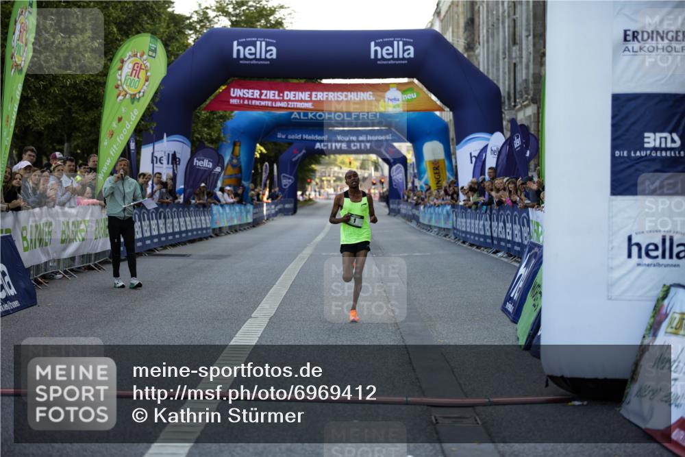 01.09.2024 - BARMER Alsterlauf Kathrin Stürmer Photography http://msf.ph/oto/6969412 01.09.2024 09:29:55 Ziel 2107, 3400, 3802, 4136, 4463, 8276, 1 meine-sportfotos.de