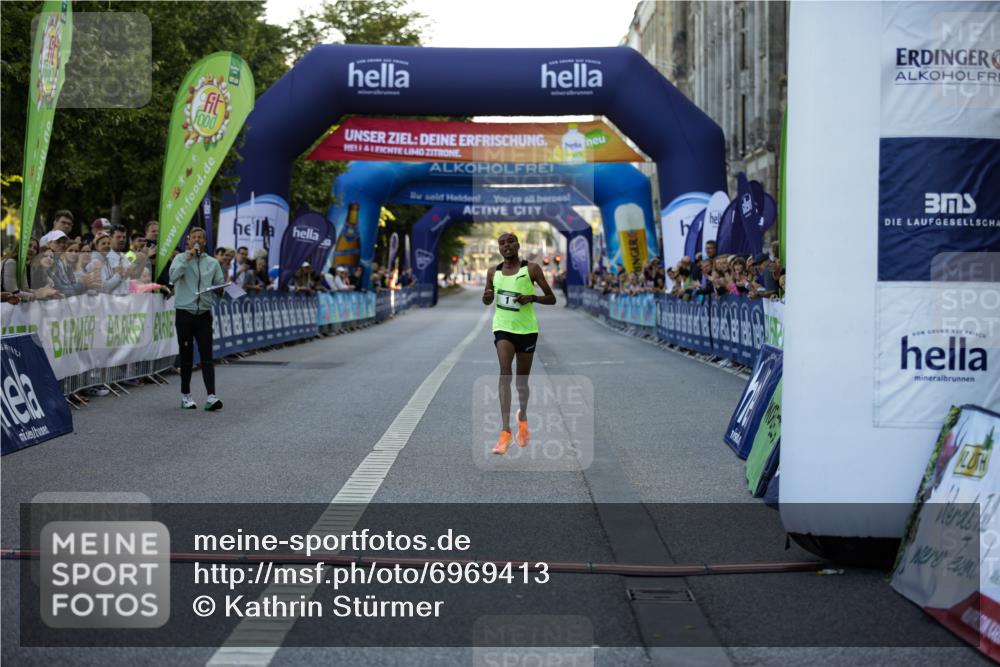 01.09.2024 - BARMER Alsterlauf Kathrin Stürmer Photography http://msf.ph/oto/6969413 01.09.2024 09:29:55 Ziel 2107, 3400, 3802, 4136, 4463, 8276, 1 meine-sportfotos.de