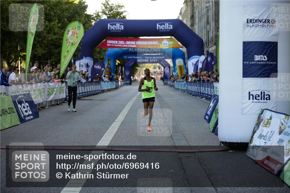 01.09.2024 - BARMER Alsterlauf Kathrin Stürmer Photography http://msf.ph/oto/6969416 01.09.2024 09:29:56 Ziel 2107, 3400, 3802, 4136, 4463, 4615, 1 meine-sportfotos.de