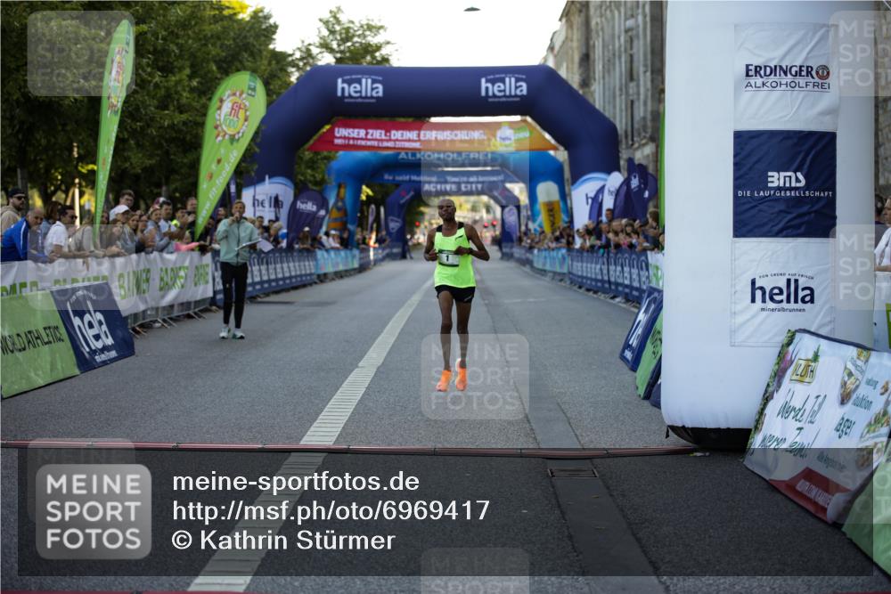 01.09.2024 - BARMER Alsterlauf Kathrin Stürmer Photography http://msf.ph/oto/6969417 01.09.2024 09:29:56 Ziel 2107, 3400, 3802, 4136, 4463, 4615, 1 meine-sportfotos.de
