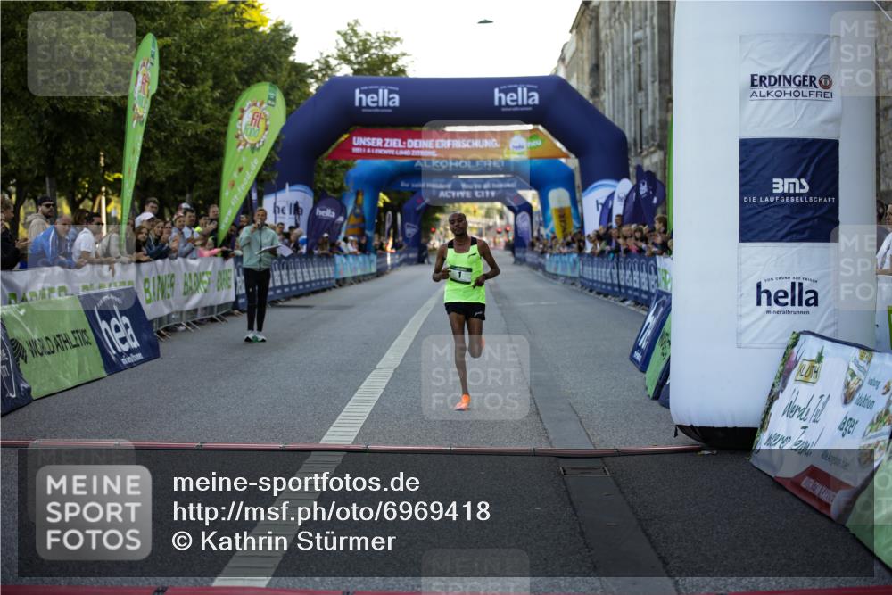 01.09.2024 - BARMER Alsterlauf Kathrin Stürmer Photography http://msf.ph/oto/6969418 01.09.2024 09:29:56 Ziel 2107, 3400, 3802, 4136, 4463, 4615, 1 meine-sportfotos.de
