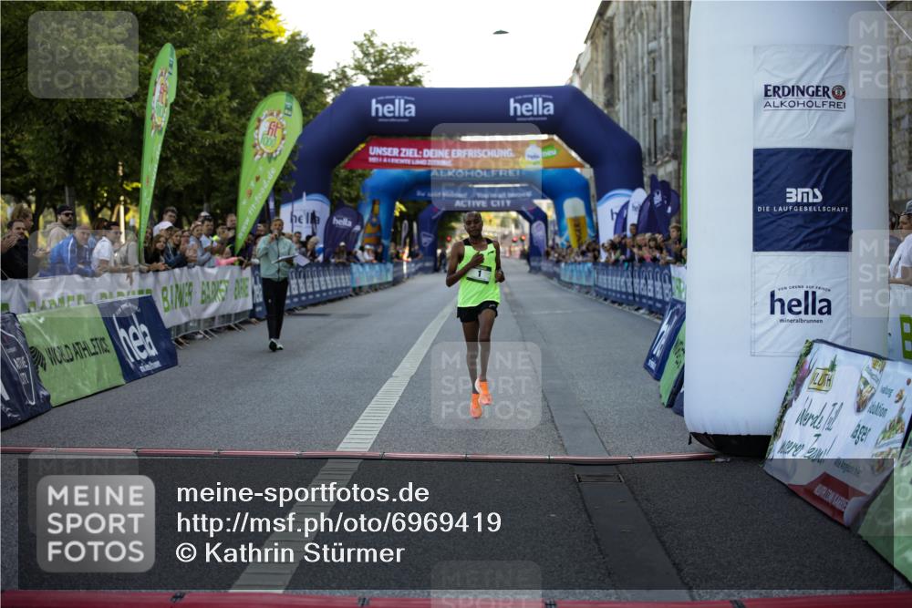01.09.2024 - BARMER Alsterlauf Kathrin Stürmer Photography http://msf.ph/oto/6969419 01.09.2024 09:29:56 Ziel 2107, 3400, 3802, 4136, 4463, 4615, 1 meine-sportfotos.de