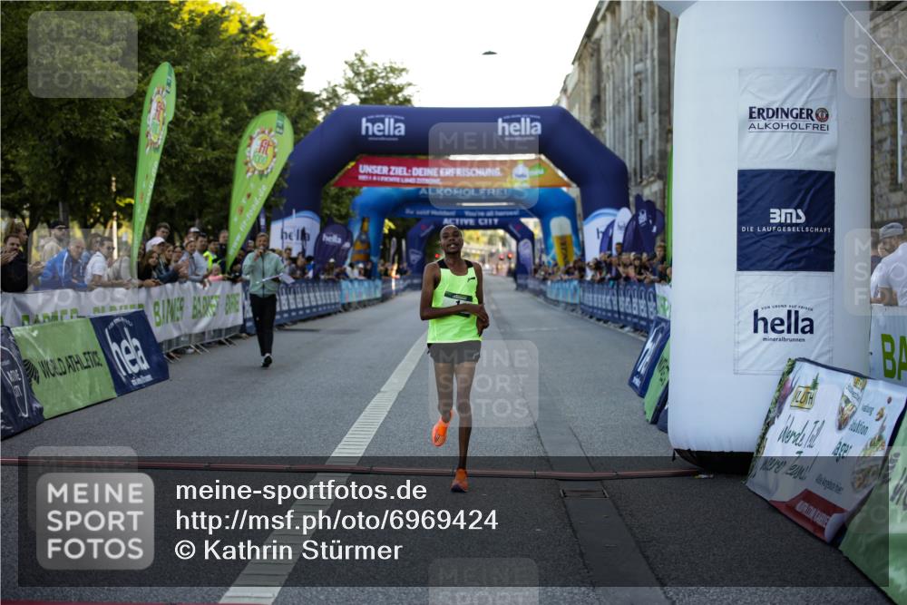 01.09.2024 - BARMER Alsterlauf Kathrin Stürmer Photography http://msf.ph/oto/6969424 01.09.2024 09:29:57 Ziel 2107, 3400, 3802, 3881, 4136, 4463, 4615, 1 meine-sportfotos.de