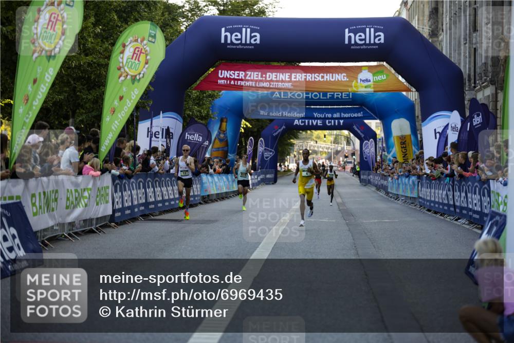 01.09.2024 - BARMER Alsterlauf Kathrin Stürmer Photography http://msf.ph/oto/6969435 01.09.2024 09:31:19 Ziel 4168, 4360, 4675, 4762, 4833, 4834, 4857, 5274, 8187, 8209, 8217, 8220, 4, 12, 8078 meine-sportfotos.de