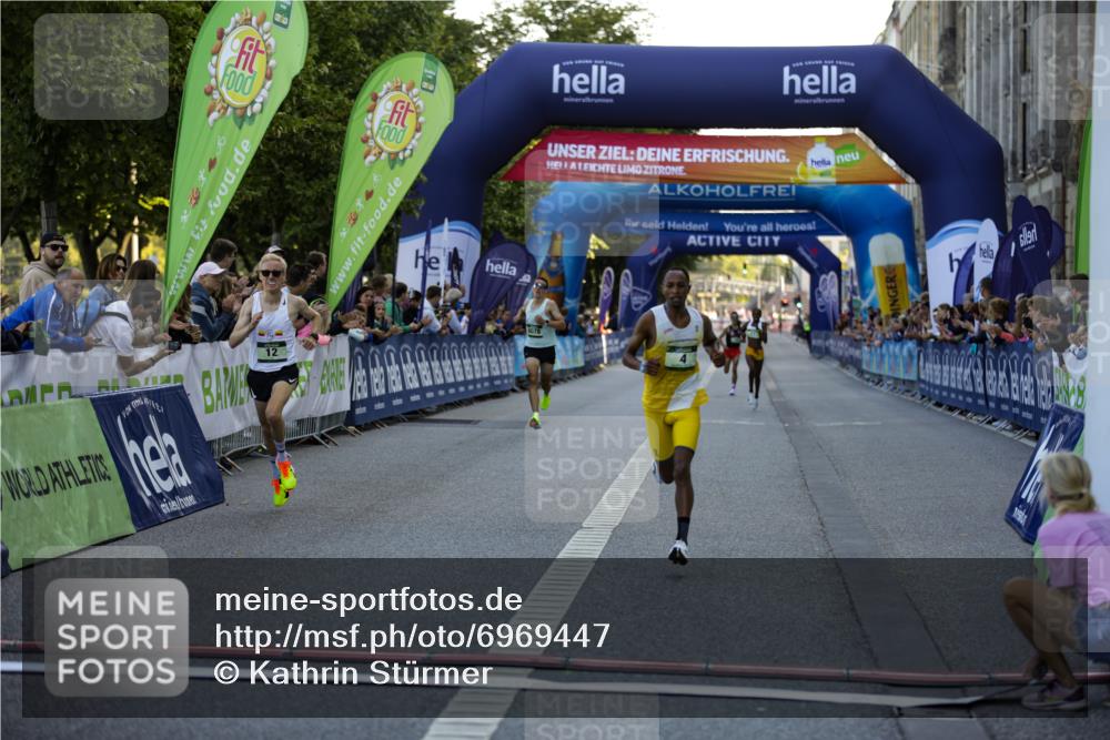 01.09.2024 - BARMER Alsterlauf Kathrin Stürmer Photography http://msf.ph/oto/6969447 01.09.2024 09:31:22 Ziel 4168, 4360, 4458, 4675, 4762, 4833, 4834, 4857, 5274, 8187, 8209, 8217, 4, 12, 16, 21, 8078 meine-sportfotos.de
