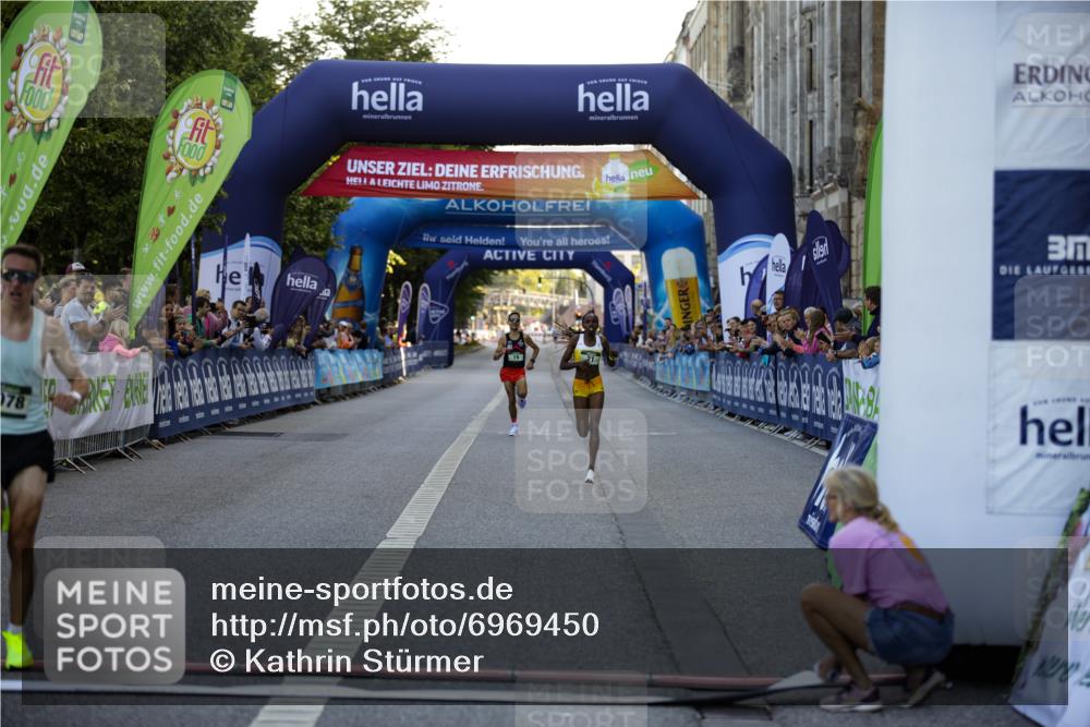 01.09.2024 - BARMER Alsterlauf Kathrin Stürmer Photography http://msf.ph/oto/6969450 01.09.2024 09:31:26 Ziel 2626, 2951, 3481, 4168, 4458, 4675, 4762, 4834, 5274, 8187, 8217, 4, 12, 16, 21, 8078 meine-sportfotos.de