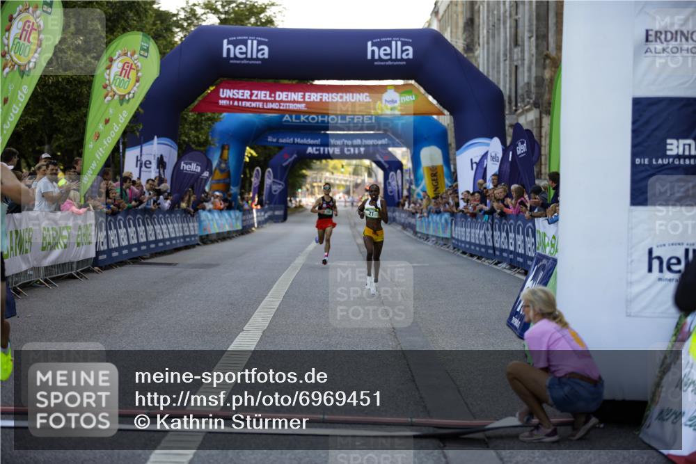 01.09.2024 - BARMER Alsterlauf Kathrin Stürmer Photography http://msf.ph/oto/6969451 01.09.2024 09:31:26 Ziel 2626, 2951, 3481, 4168, 4458, 4675, 4762, 4834, 5274, 8187, 8217, 4, 12, 16, 21, 8078 meine-sportfotos.de