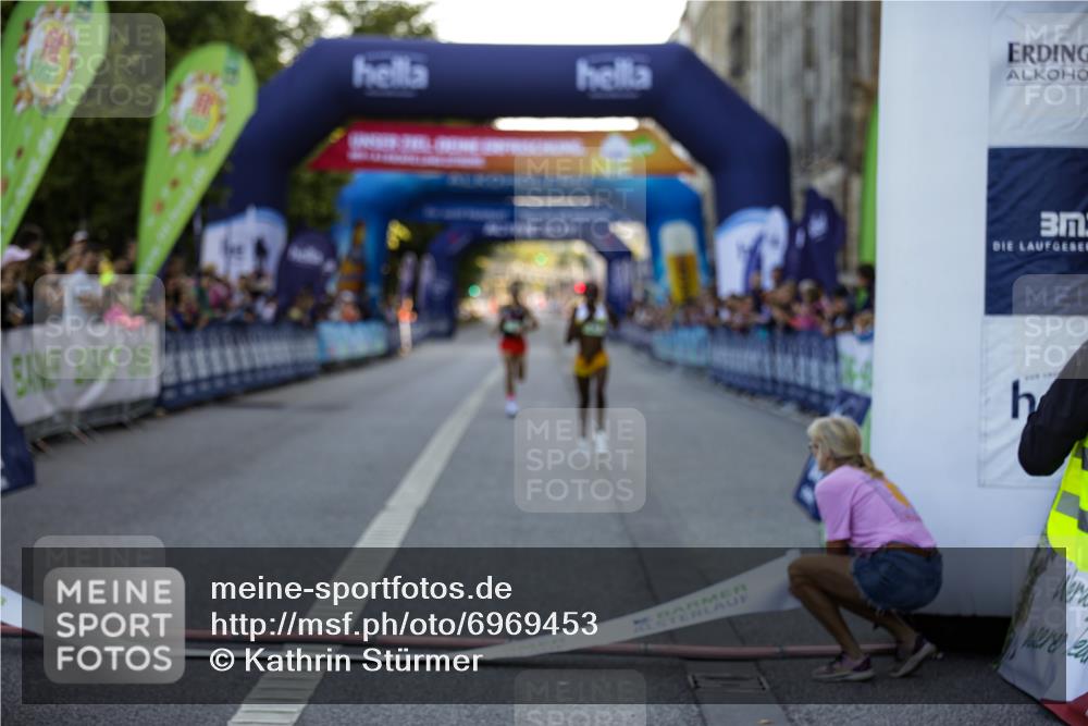 01.09.2024 - BARMER Alsterlauf Kathrin Stürmer Photography http://msf.ph/oto/6969453 01.09.2024 09:31:27 Ziel 2626, 2951, 3481, 4168, 4450, 4458, 4675, 4762, 4834, 5274, 8187, 8217, 4, 12, 16, 21, 8078 meine-sportfotos.de