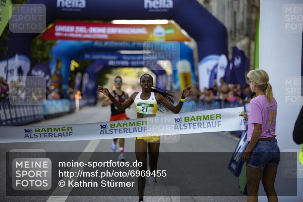 01.09.2024 - BARMER Alsterlauf Kathrin Stürmer Photography http://msf.ph/oto/6969455 01.09.2024 09:31:29 Ziel 2492, 2626, 2951, 3481, 4168, 4450, 4458, 4675, 4834, 5274, 8217, 4, 12, 16, 21, 8078 meine-sportfotos.de