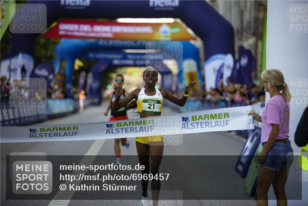 01.09.2024 - BARMER Alsterlauf Kathrin Stürmer Photography http://msf.ph/oto/6969457 01.09.2024 09:31:29 Ziel 2492, 2626, 2951, 3481, 4168, 4450, 4458, 4675, 4834, 5274, 8217, 4, 12, 16, 21, 8078 meine-sportfotos.de